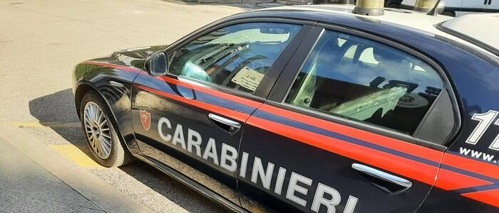 Scandicci, vuole sfuggire al controllo e aggredisce i carabinieri