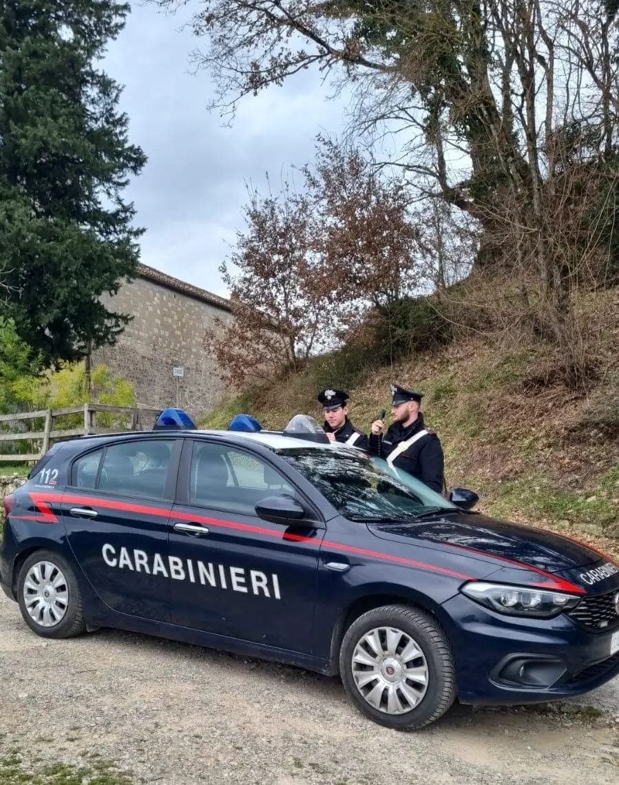 Trovato con hashish, cocaina e tutto l’occorrente per confezionare droga: 22enne arrestato