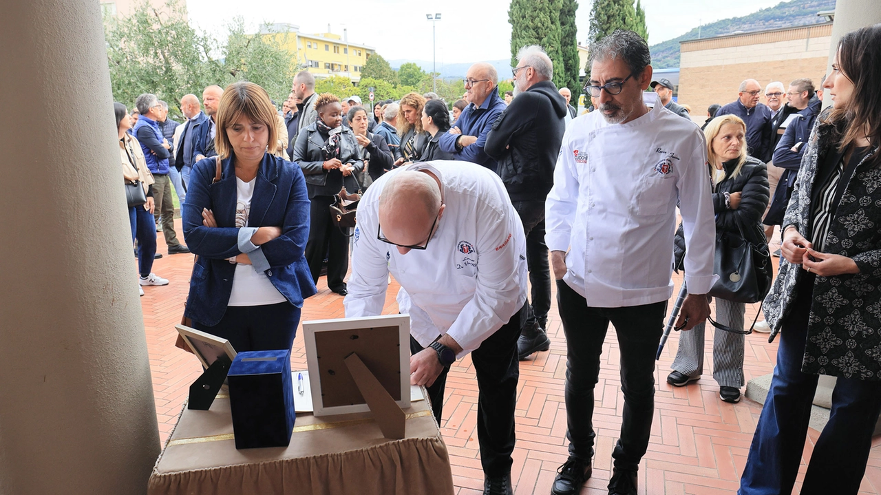 Il funerale a Le Case di Monsummano, presenti anche tanti colleghi