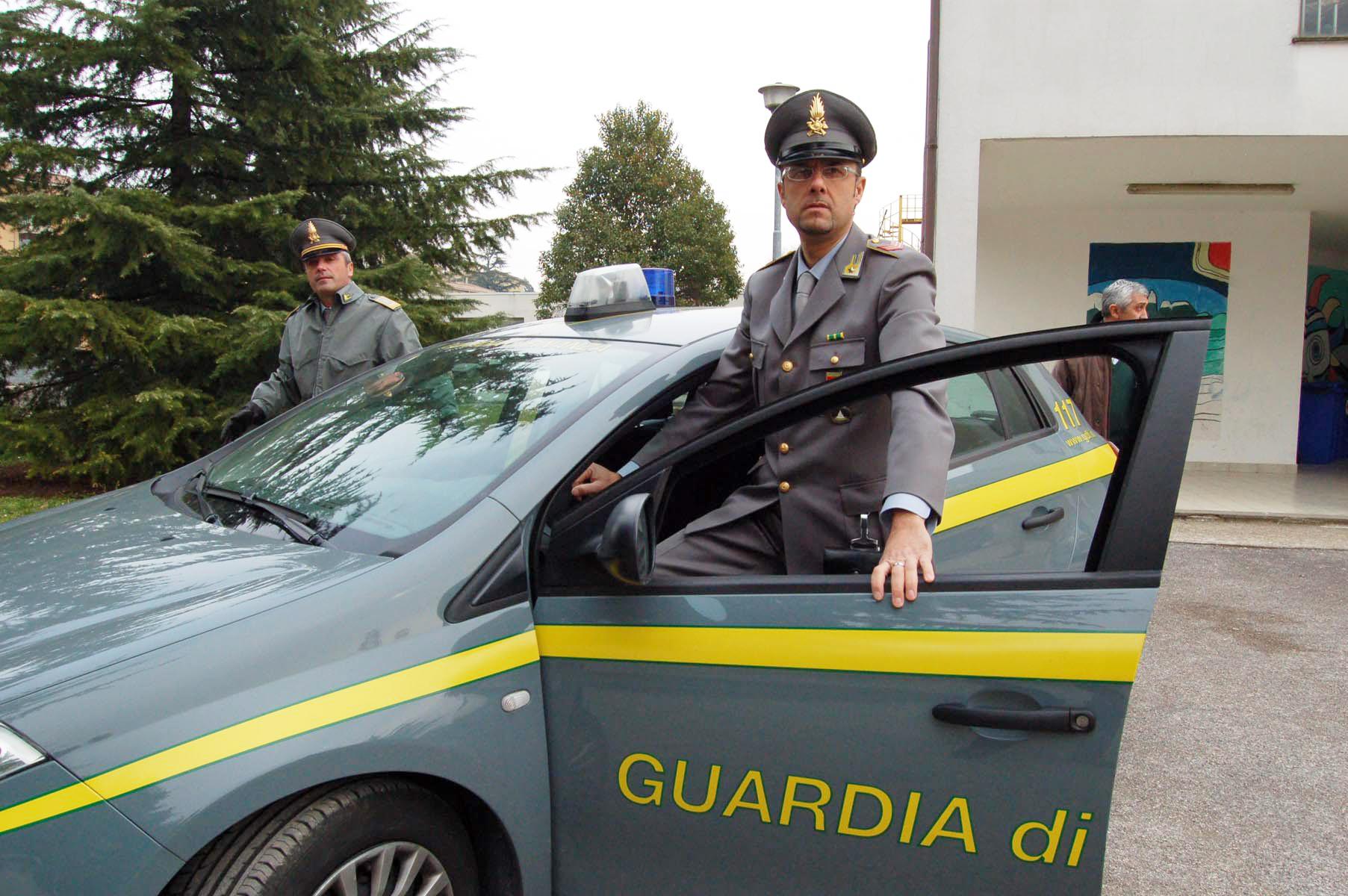 Minacciata dall’ex: trentenne arrestato davanti alle due figlie