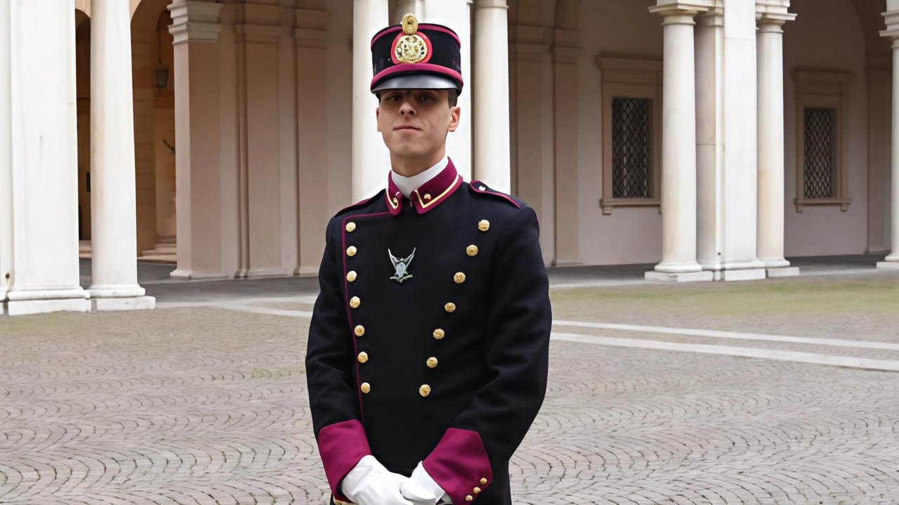 Francesco Vero con la divisa che indosserà alla cerimonia in programma oggi