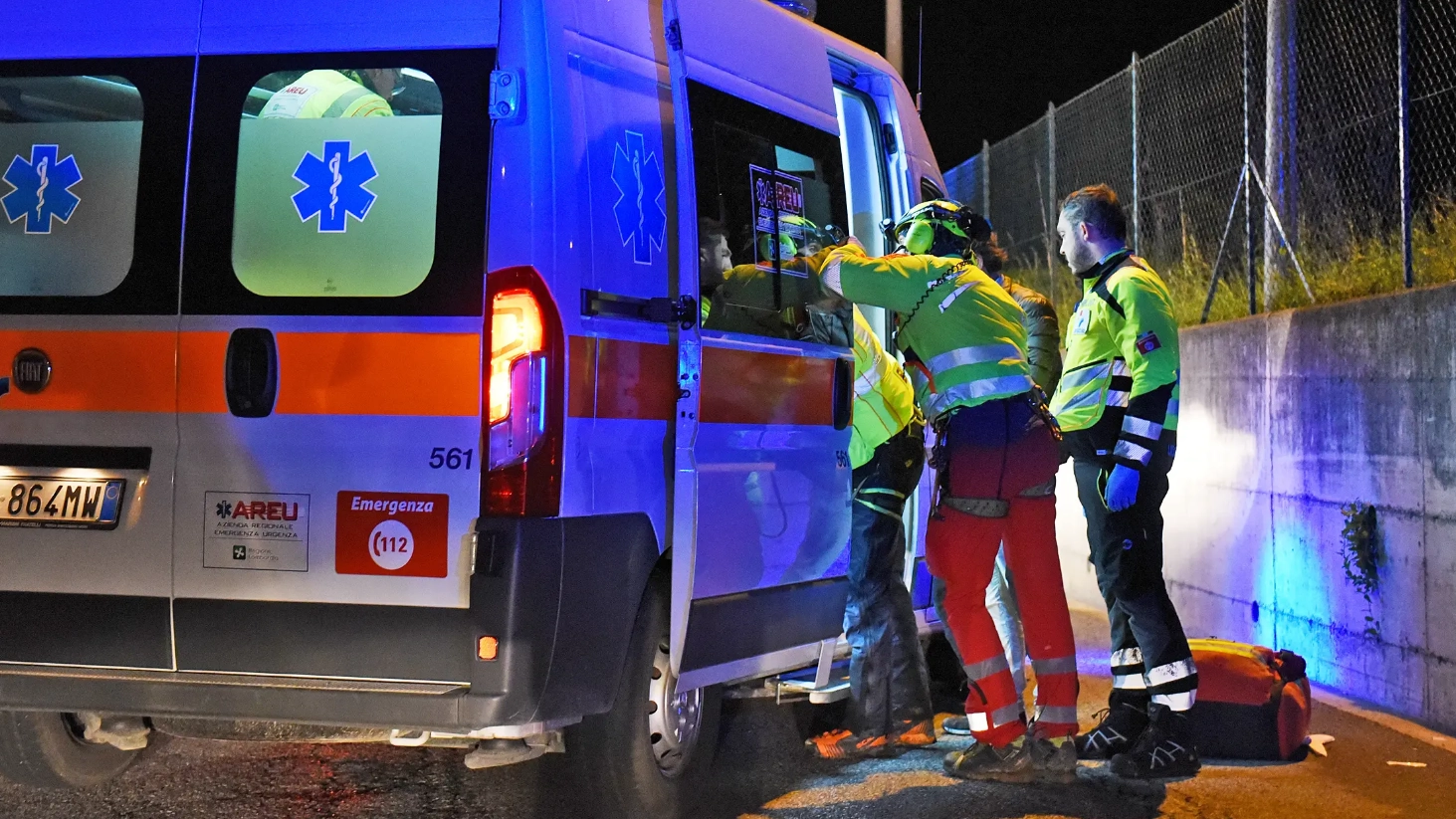 Un'ambulanza (foto d'archivio)