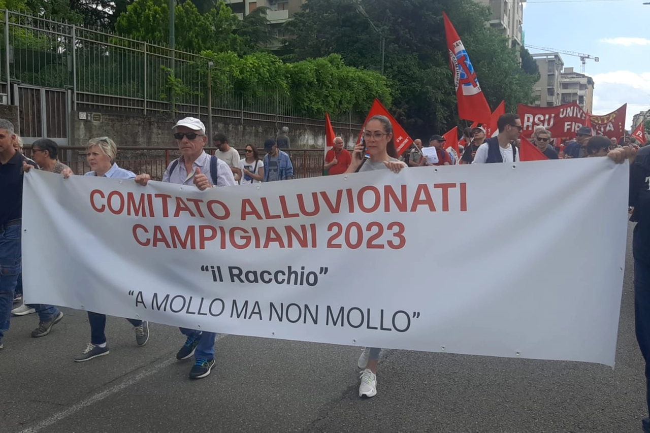 I rappresentanti degli alluvionati di Campi Bisenzio alla manifestazione