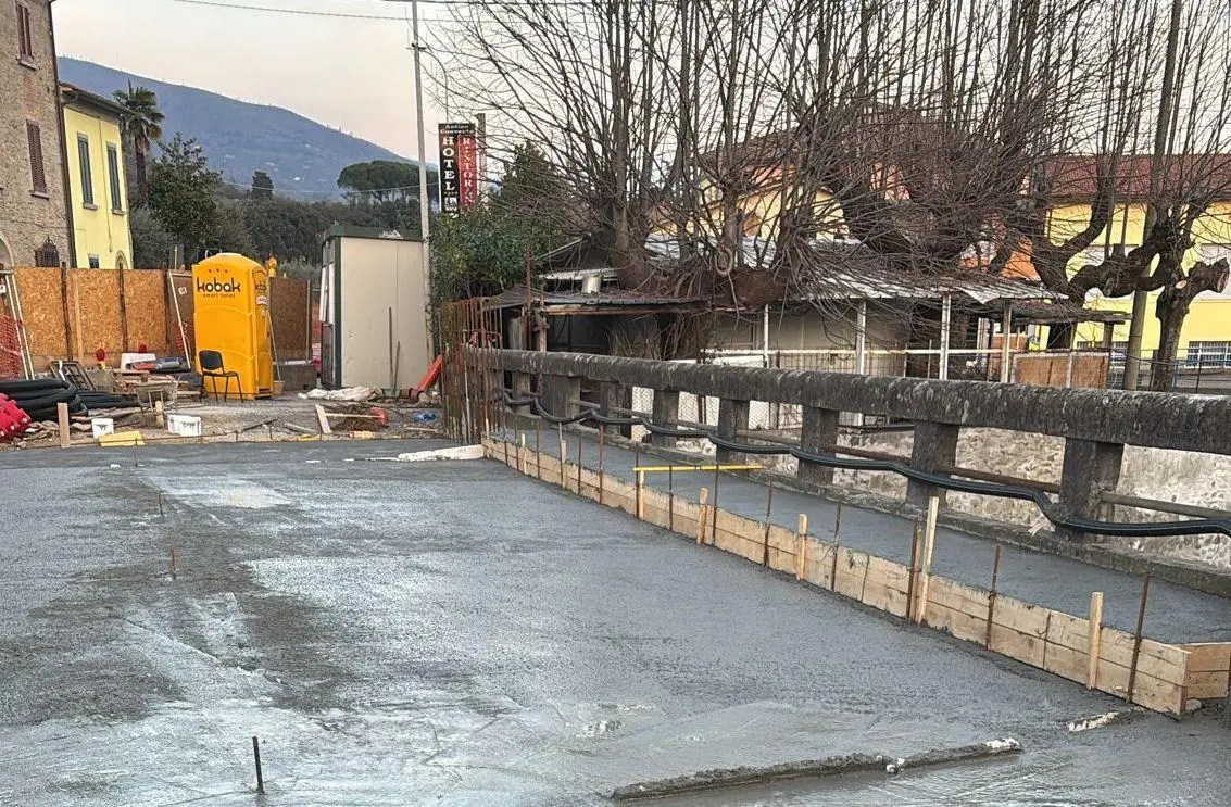 Limiti di velocità uniformi. L’ipotesi a lavori conclusi