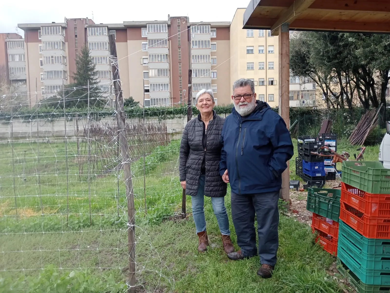 Dopo 70 anni chiude il banco di Marisa e Mario: “Ragazzi, non perdete il contatto con la terra”