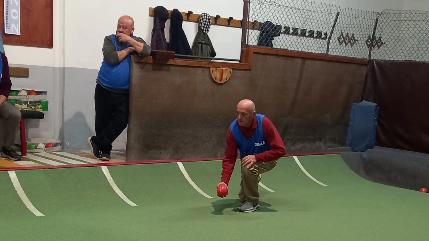 Un momento di una partita di bocce