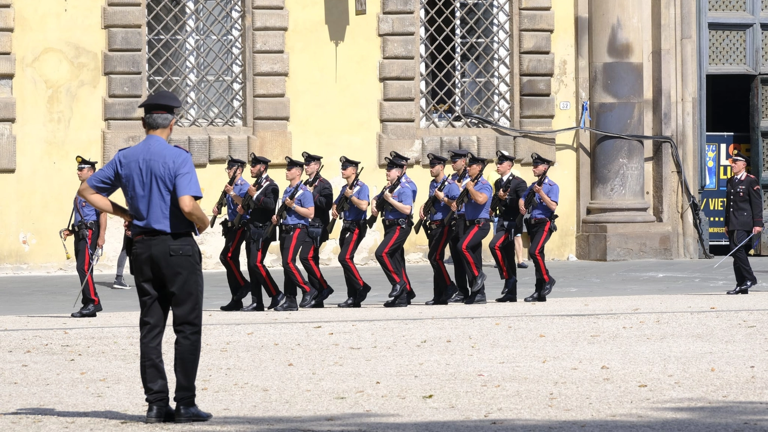 La prova dei militari dell'Arma dei Carabinieri in piazza Napoleone