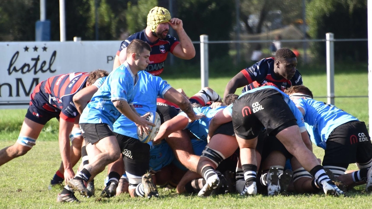 Un momento del match fra Cavalieri e Paese