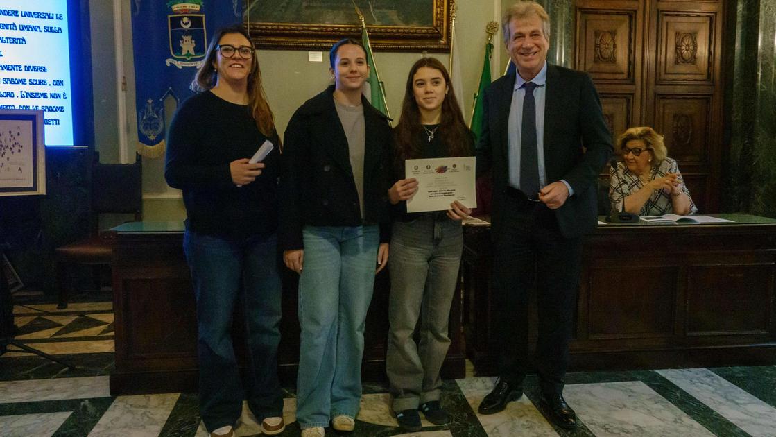 https://www.lanazione.it/image-service/view/acePublic/alias/contentid/NTAwZTgwNjAtNjJiZS00/0/rispettiamoci-per-crescere-premiati-gli-studenti-spezzini-piu-sensibili-sul-tema-fragilita.jpeg?f=16:9&w=1200&h=630