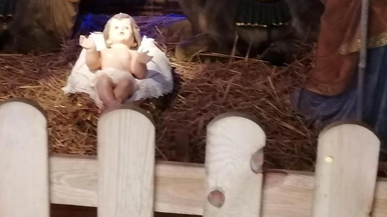 L’allestimento del presepe nel rifugio antiaereo