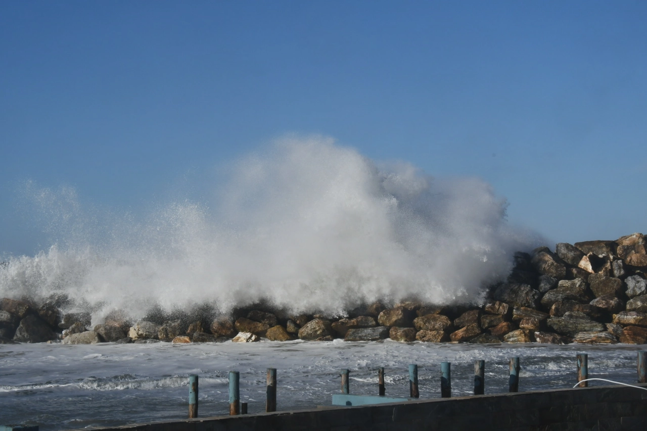 Marina di Pisa mareggiata 22 novembre 