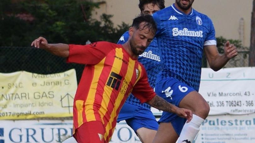 La Sangiovannese batte il Poggibonsi 2-0 nella Coppa Italia di serie D, con reti di Bocci e Rotondo. Il Poggibonsi esce di scena al primo turno in una partita dominata dagli ospiti.