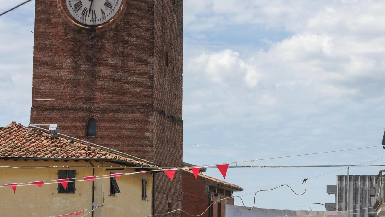 La torre civica di Cascina, il simbolo della cittadina