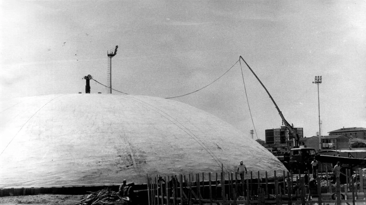 Il fotografo Bruni svela le immagini del 1974 quando fu costruita la cupola. E oggi, ecco il Palacqua