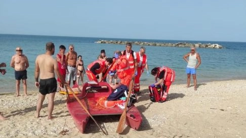 I soccorsi in spiaggia (Foto di repertorio)