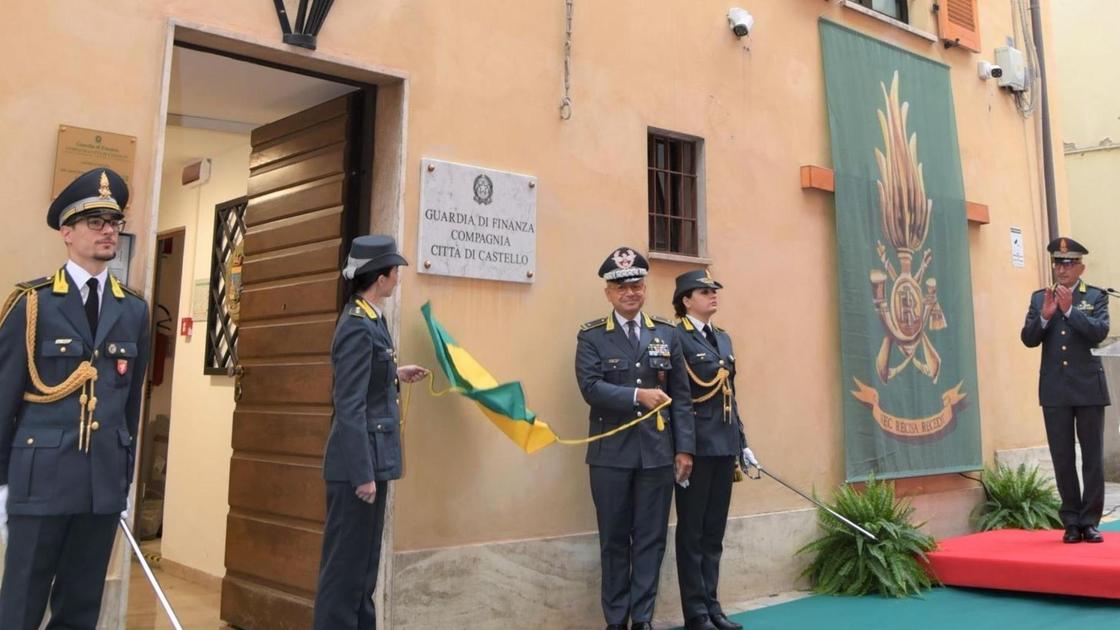 https://www.lanazione.it/image-service/view/acePublic/alias/contentid/NTFmZGZmNzctMTVmMC00/0/guardia-di-finanza-in-festa-la-tenenza-promossa-al-rango-di-compagnia.jpeg?f=16:9&w=1200&h=630