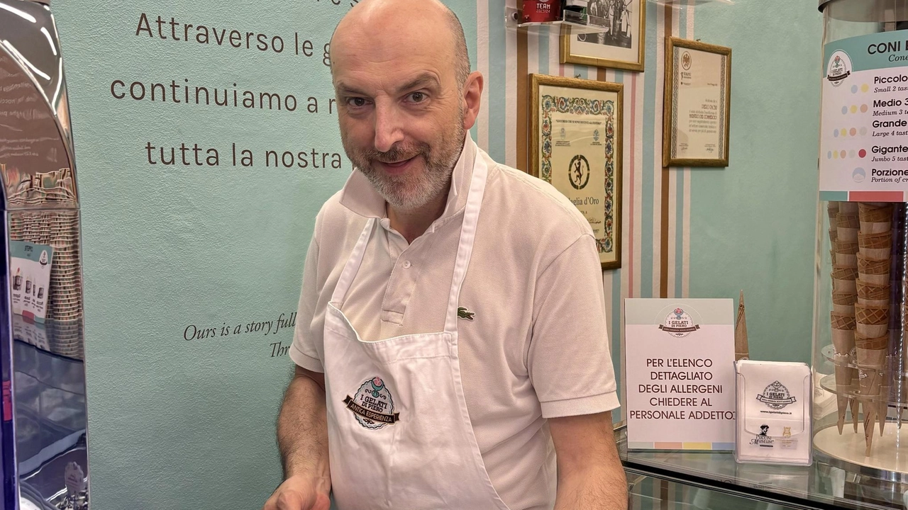 Piero Pacini mostra il suo nuovo gusto di gelato “Brezza estiva“