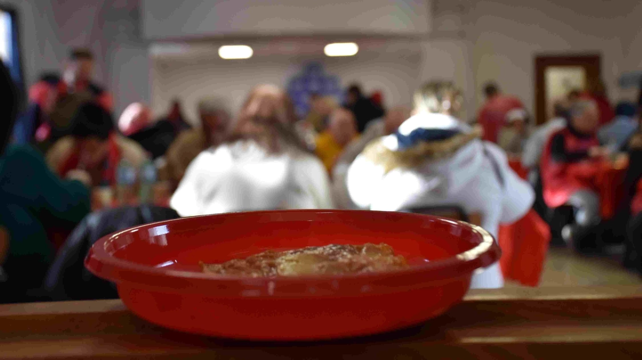 TERNI Centoventi gli ospiti del Pranzo di Natale organizzato per i più bisognosi dalla San Vincenzo de Paoli nei locali...