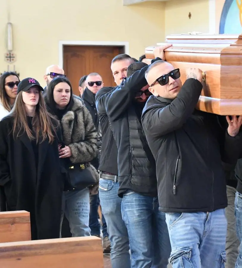 Il ballo piange il suo Lorenzo. Chiesa gremita per Molitierno