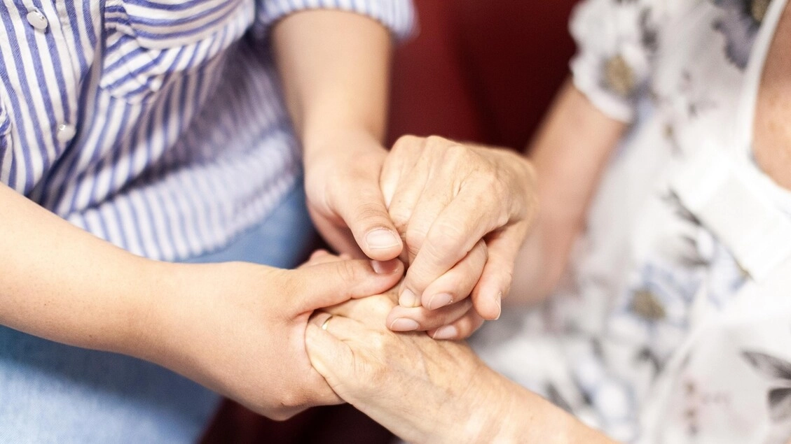 Suicidio assistito, la Toscana approva la prima legge sul fine vita