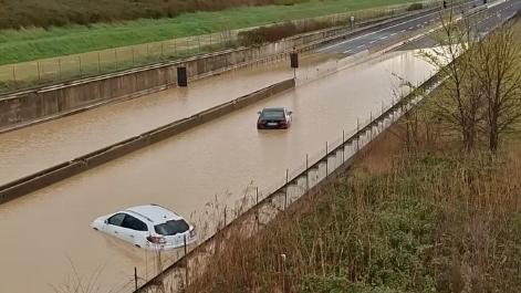 Auto intrappolate nella FiPiLi, rabbia e paura tra gli automobilisti