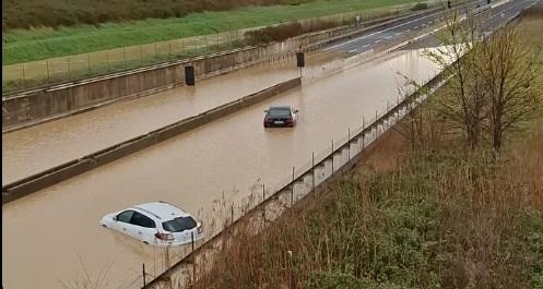 Auto intrappolate nella FiPiLi, rabbia e paura tra gli automobilisti