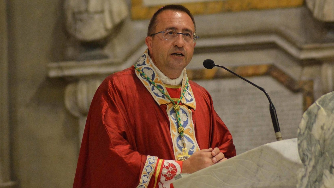 Folla in cattedrale per il patrono. Migliavacca indica tra i nemici anche il divario tra ricchezza e fame "Auguri terra di Arezzo": e mostra la via di una ritrovata unità davanti alle sfide più pesanti del momento.