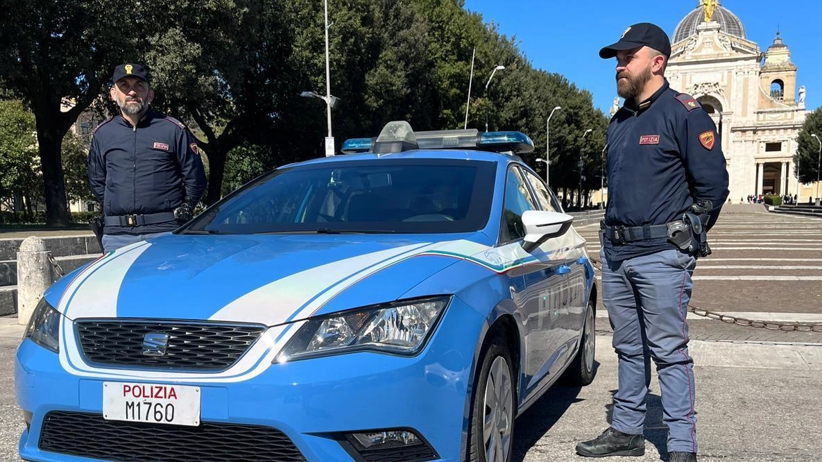 Aggredisce gli agenti, arrestato. Calci e pugni durante un controllo