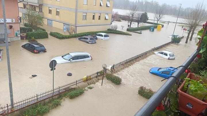 La Sieve fa paura in Mugello, uomo salvato dalla furia dell’acqua che lo stava trascinando via