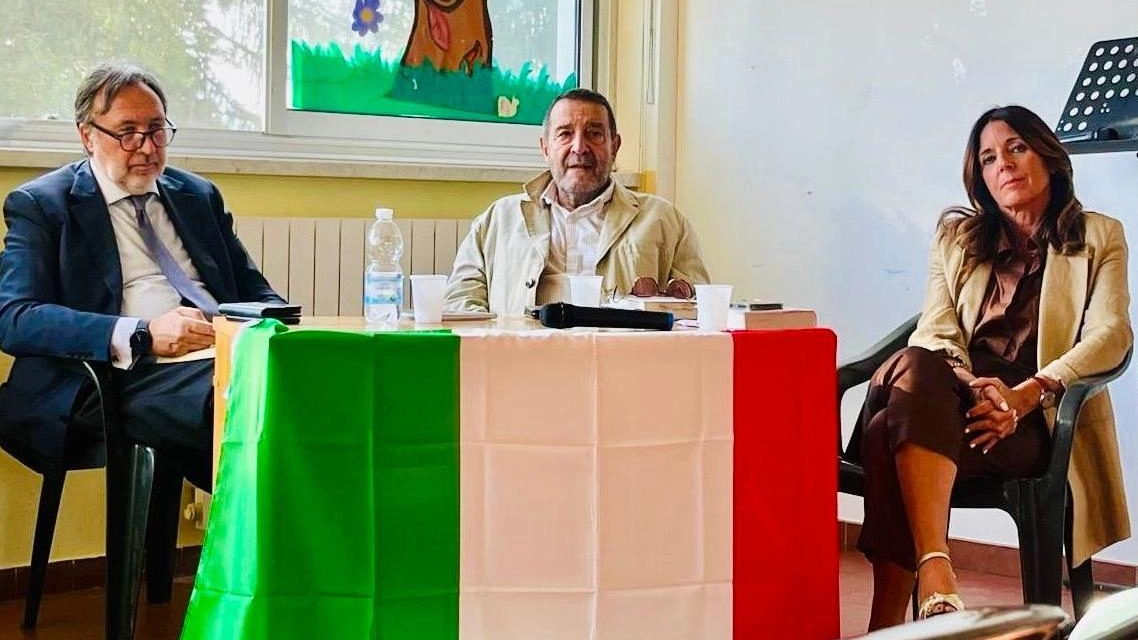 L'assessore alla Cultura Gea Dazzi ha concluso il programma di eventi di 'Bergiola si racconta', incentrato sull'ottantesimo anniversario dell'eccidio. La tre giorni si è conclusa con la presentazione del volume 'Caccia ai nazisti' di Marco de Paolis, procuratore generale della corte militare d’Appello di Roma, che ha aperto l'Armadio della vergogna e raccolto testimonianze su eccidi e processi. Il dibattito ha coinvolto anche lo storico Paolo Pezzino, affrontando i ritardi nei processi legati a questi eventi storici.