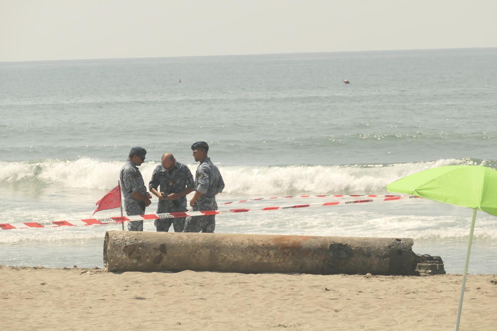 Il mistero del siluro. Arriva sulla spiaggia con le correnti, l’ipotesi dell’ordigno di ottant’anni fa