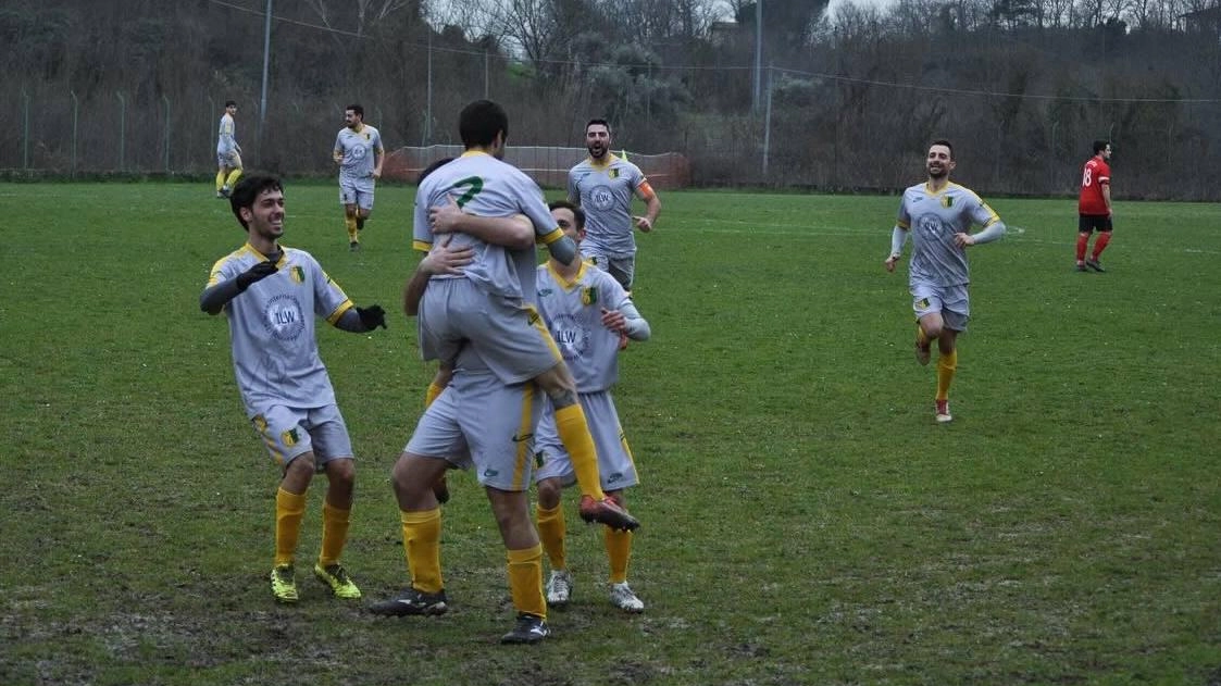 Esultanza dei giocatori del Massarella durante l’ultima vittoria contro la Spicchiese