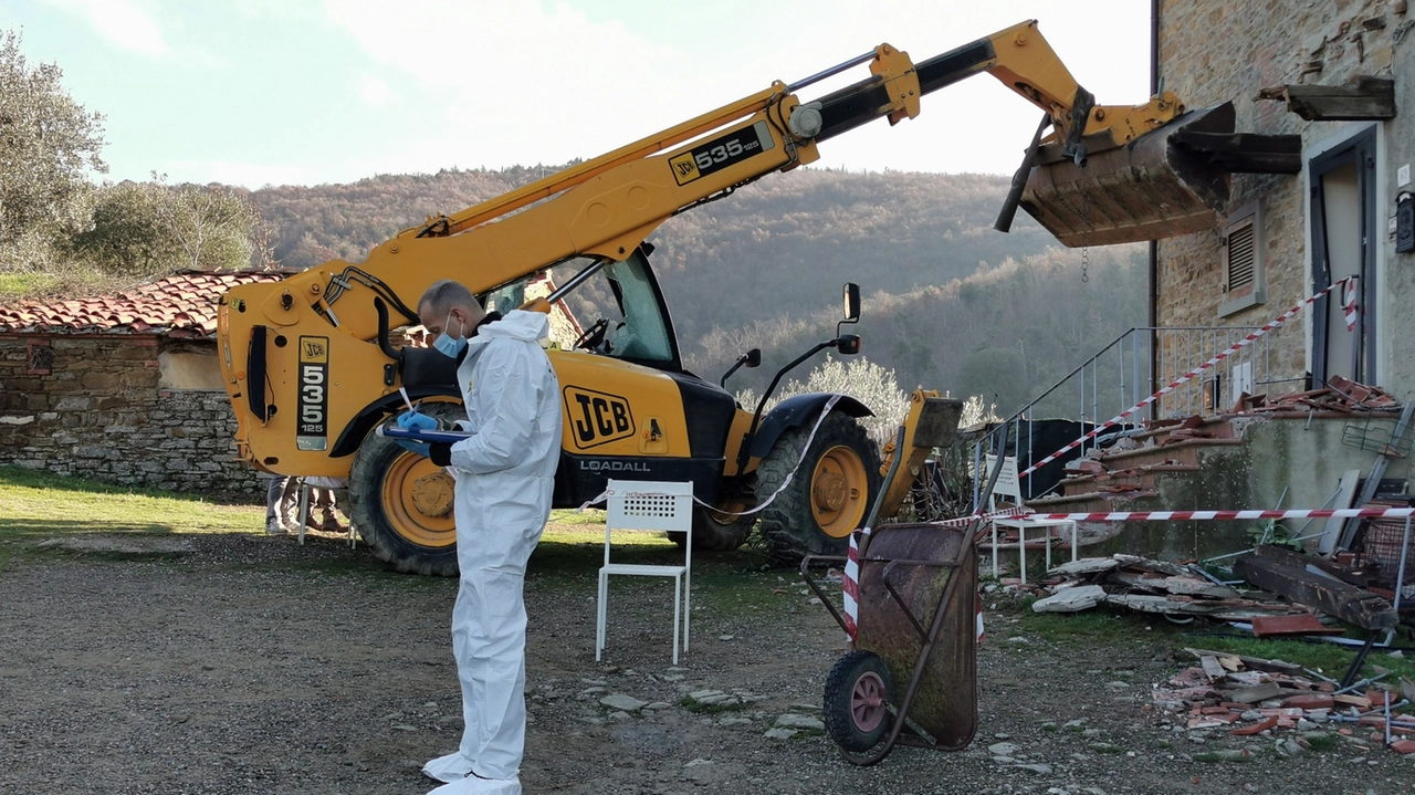 La ruspa con cui Gezim Dodoli stava distruggendo casa a Mugnai prima che venisse ucciso nel gennaio del 2023