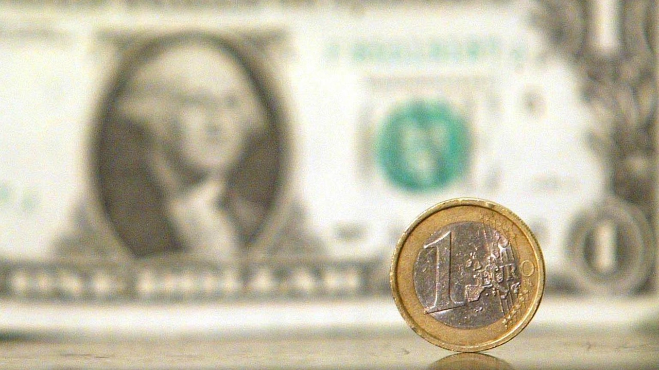 La moneta unica è a 1,0254 sulla valuta Usa