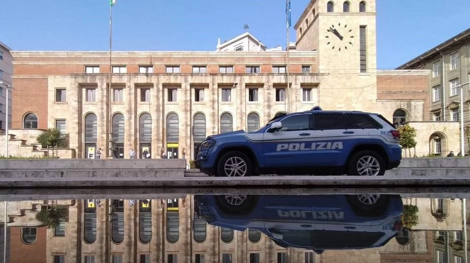 Polizia spezzina in piazza Verdi