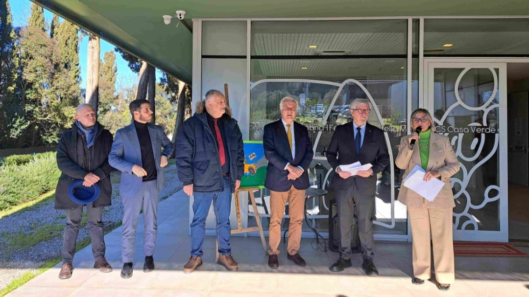 Il pulmino è stato consegnato a Casa Verde, il presidio riabilitativo della Fondazione Stella Maris che ha la sua sede a San Miniato