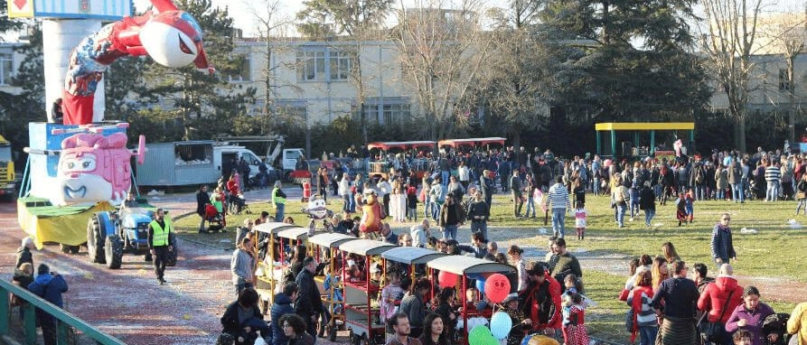 Giornata di Carnevali per una domenica tra corsi mascherati, carri allegorici e coriandoli