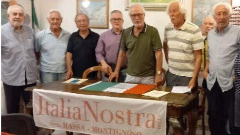 L'allerta meteo ha limitato la partecipazione all'assemblea di Italia Nostra. Cambiamenti di ruolo e riconoscimenti per soci e amici. Focus sul Piano Strutturale del Comune di Massa.