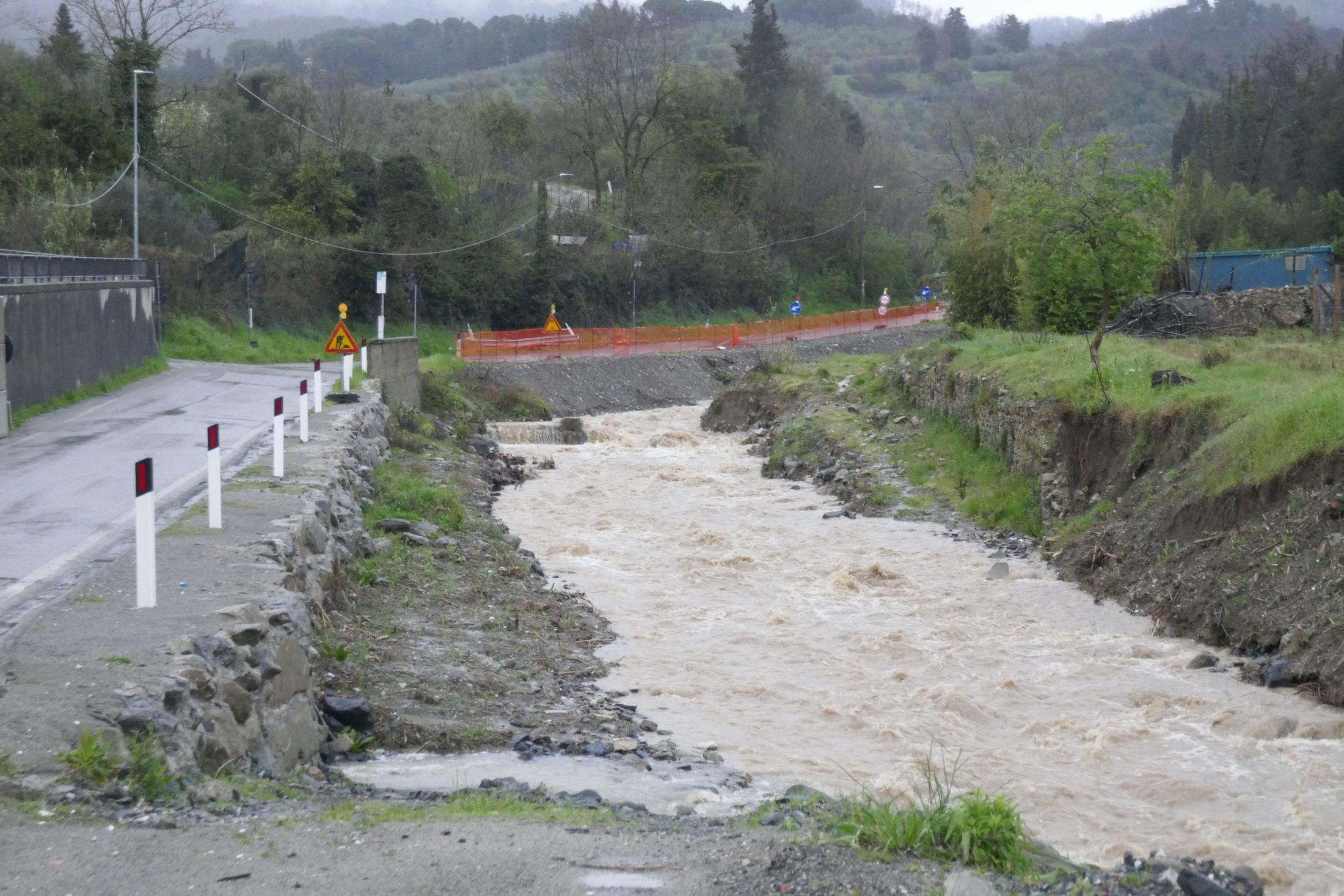 Maltempo, a Prato evacuazioni a Figline. “Andate ai piani alti”