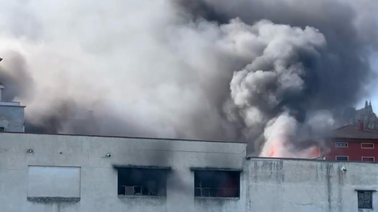 Incendio alla ‘Ivo Alberti’ di Città di Castello, evacuate le scuole