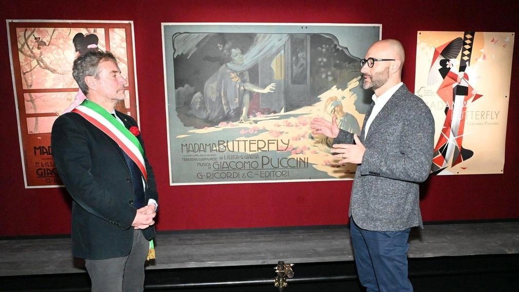 Un momento dell’inaugurazione della mostra alla ex Cavallerizza “Giacomo Puccini Manifesto“ (foto Alcide)