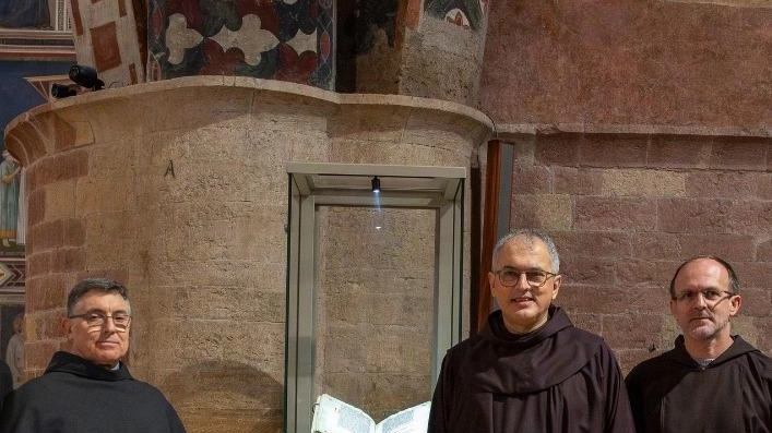 Assisi, aperte le celebrazioni nella Basilica Inferiore. "Qui il punto di riferimento della spiritualità e una pietra miliare della lingua italiana". Il messaggio del vescovo .