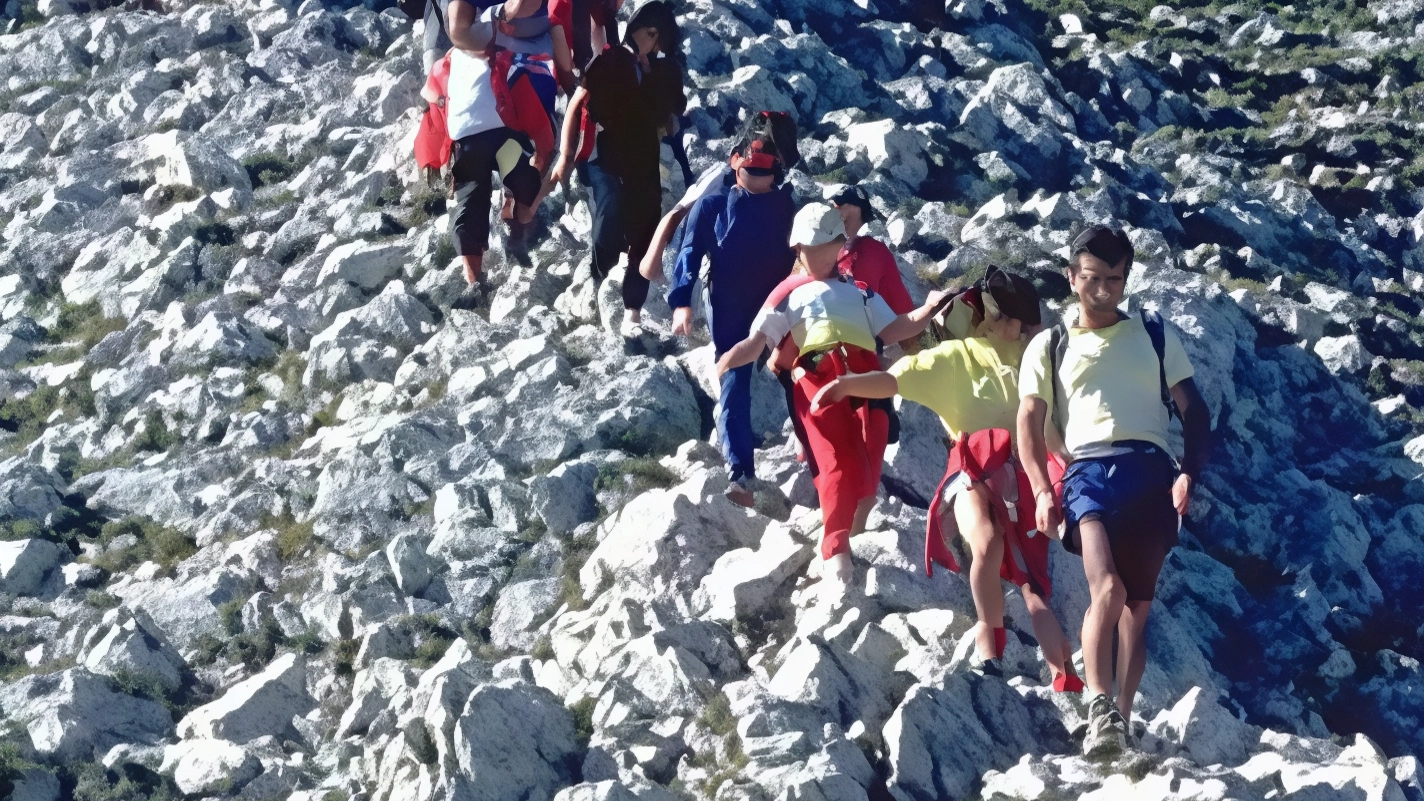 Libri in dono alla biblioteca sulla montagna