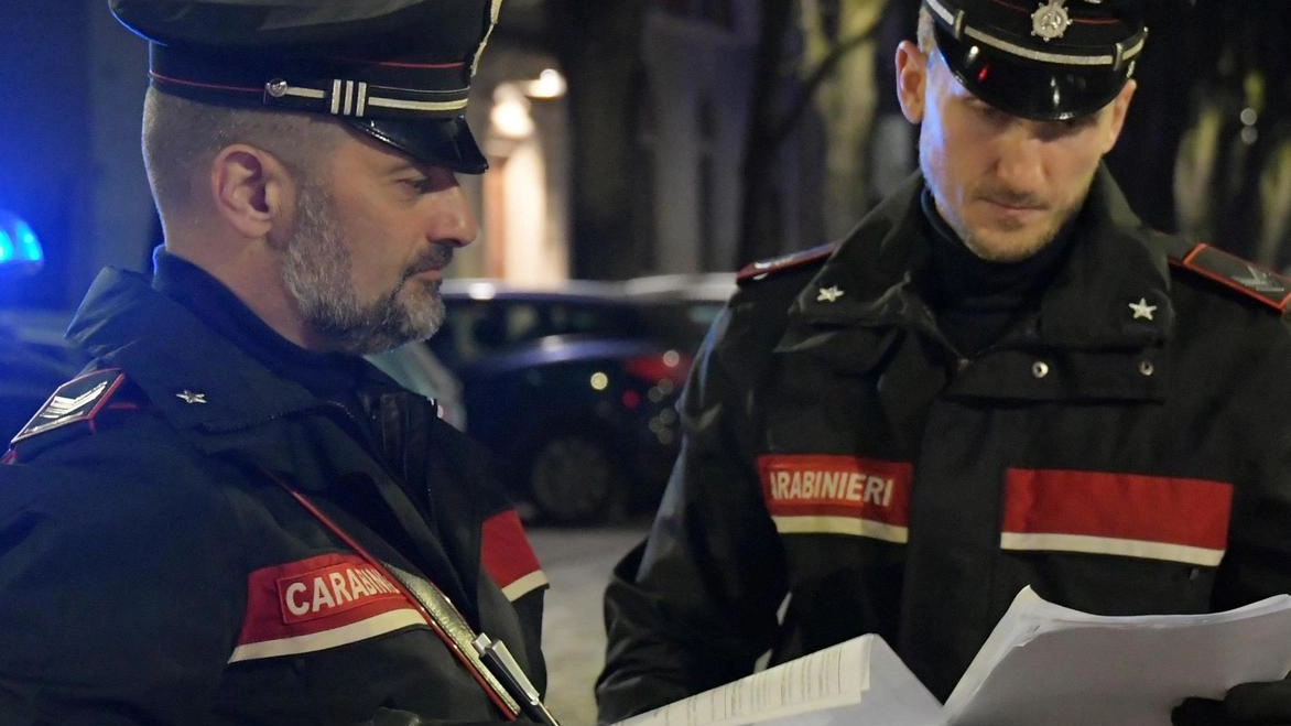 Anche i carabinieri sono impegnati nelle indagini sui due accoltellamenti a Prato