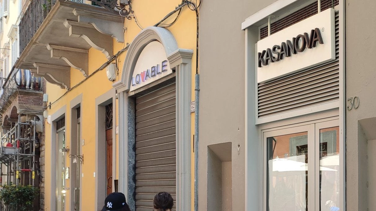 Un’immagine del Corso Mazzoni dove di recente ha chiuso il negozio della catena Kasanova a meno di nove mesi dall’inaugurazione del punto vendita