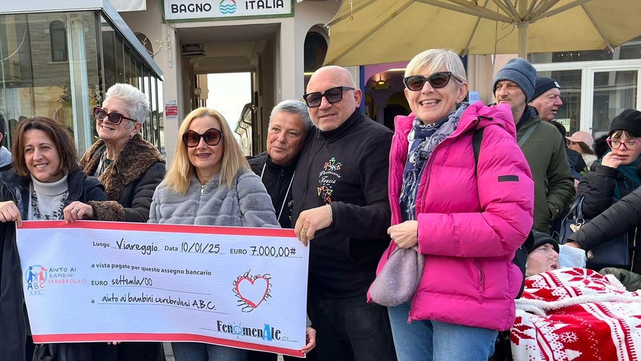 L’associazione «FenomenAle», nata in ricordo di Alessandro Cecchi,. ha donato 7mila euro ad Abc (. Aiuto Bambini Celebrolesi)