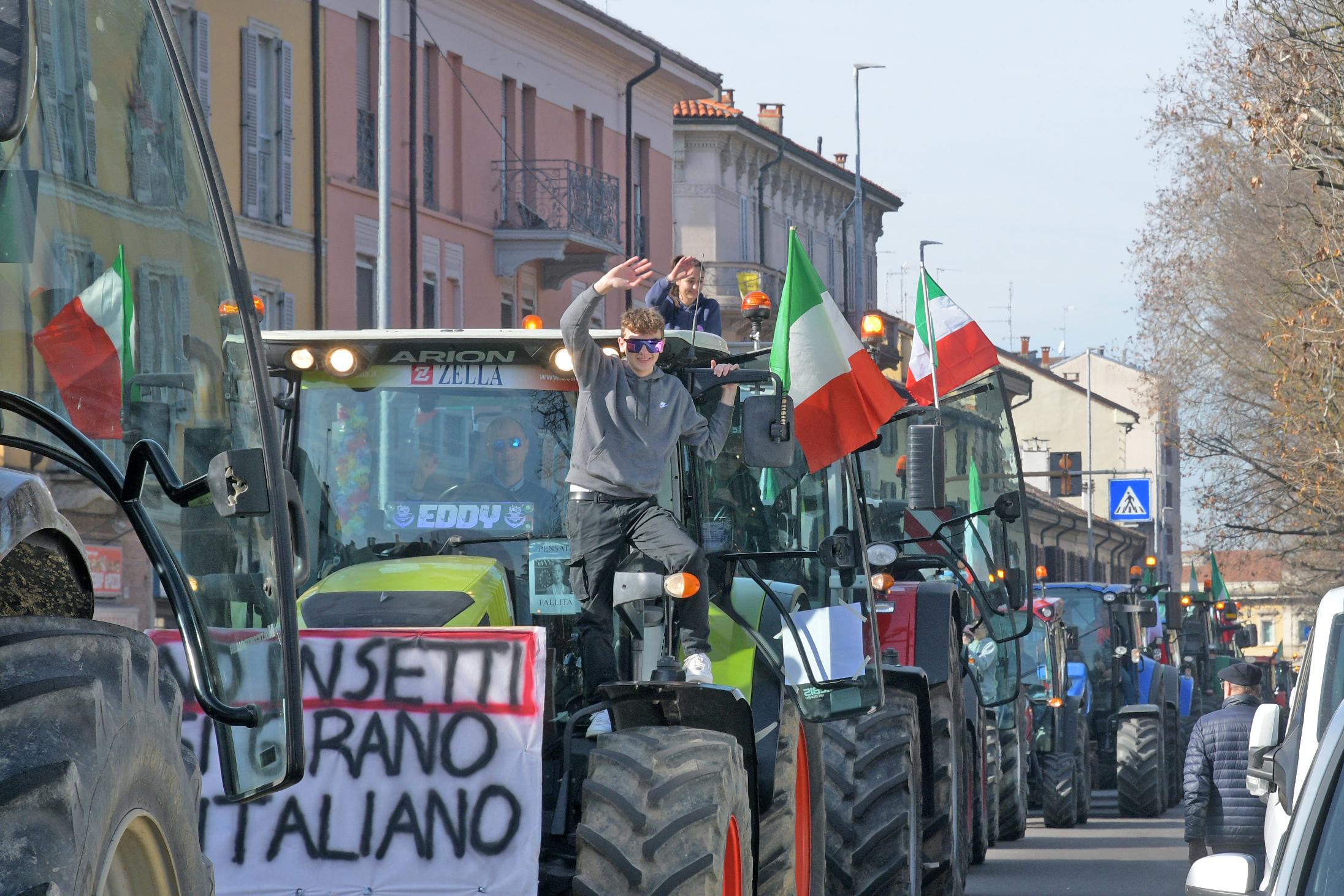 Torna la protesta dei trattori, l’agricoltura chiede lo stato di crisi