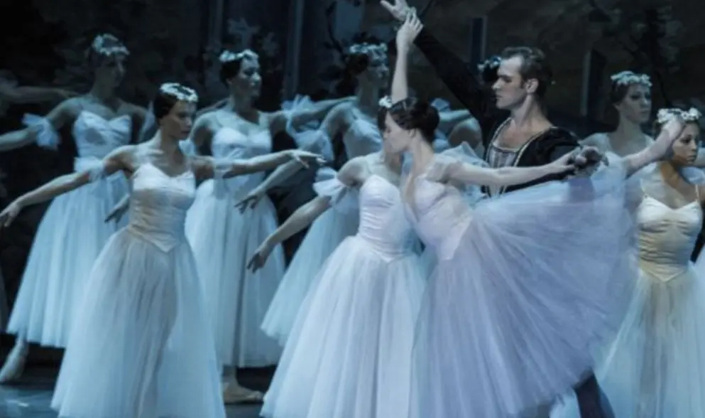 Firenze, va in scena il balletto romantico Giselle al Teatro Verdi