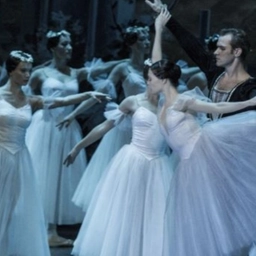 Firenze, va in scena il balletto romantico Giselle al Teatro Verdi