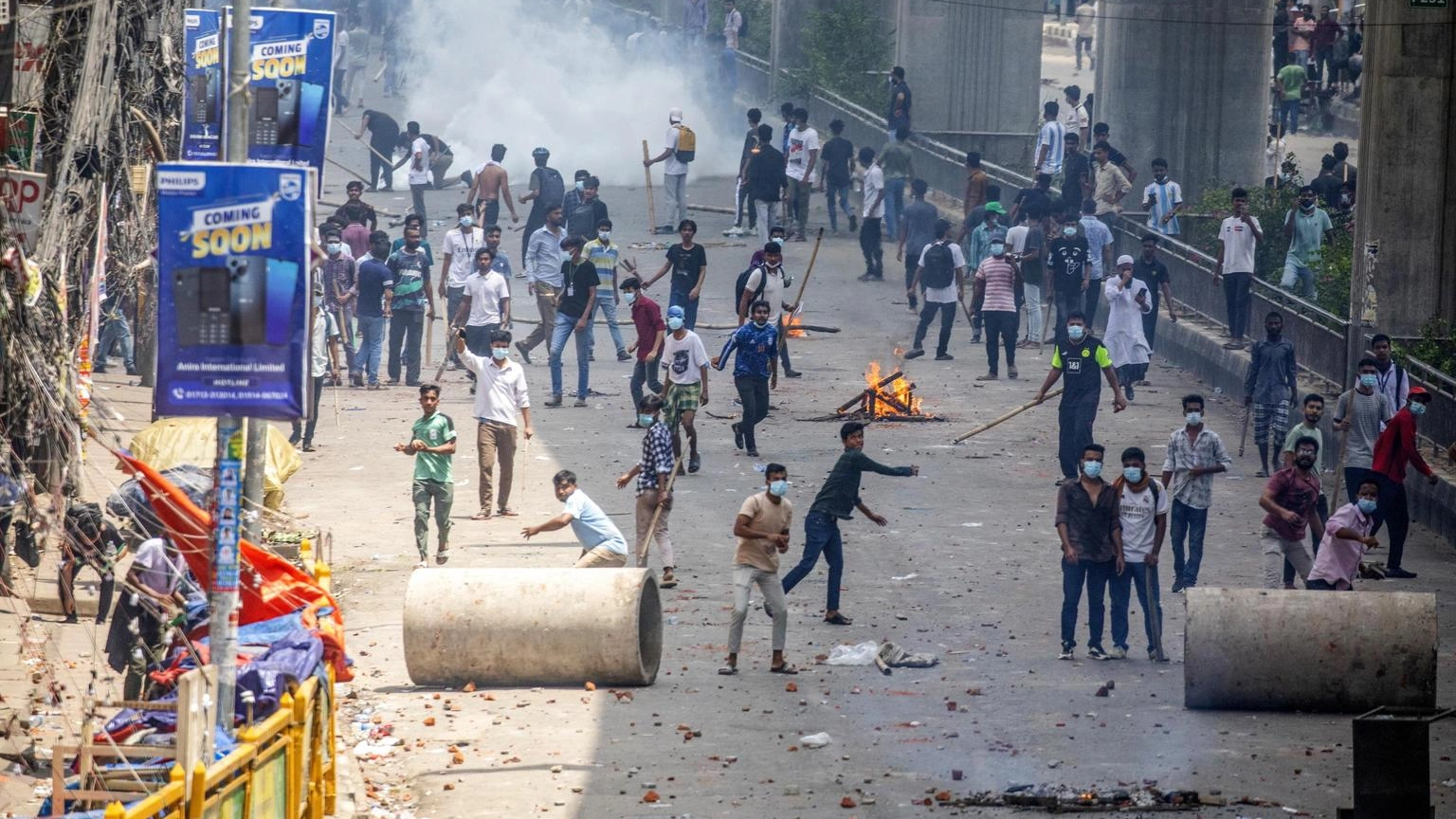 Proteste in Bangladesh, bilancio sale a 50 morti